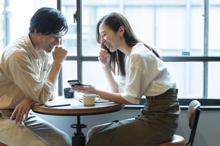 A couple having a fun conversation with smile at a cafe